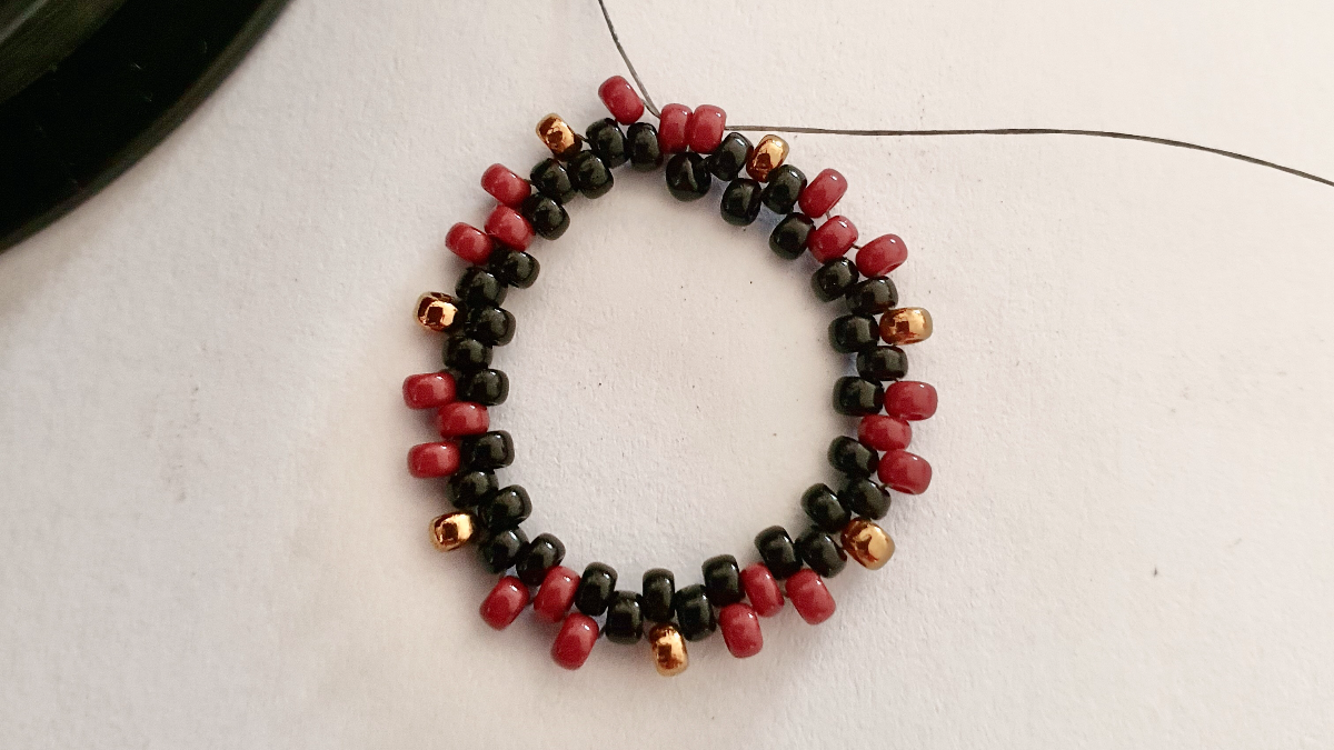 DIY étui à briquet en perles Miyuki 11/0 avec technique peyote : Etape 2