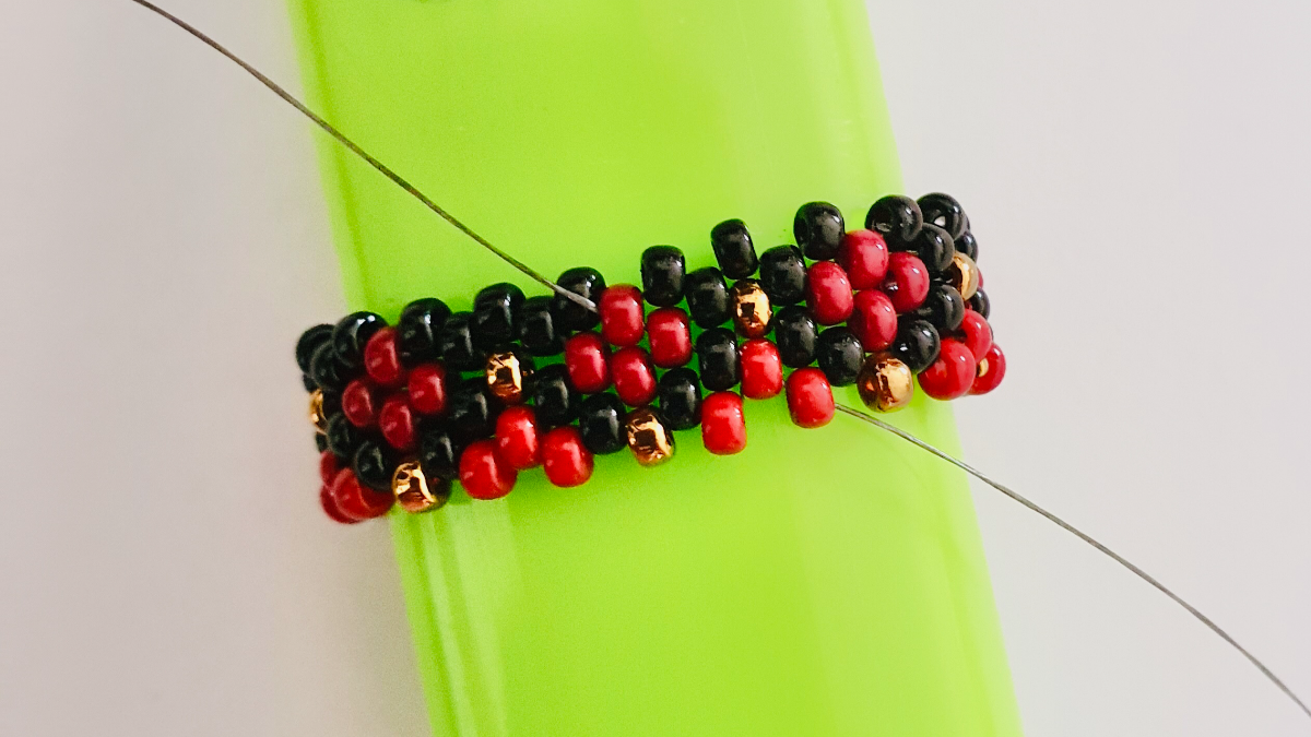 DIY étui à briquet en perles Miyuki 11/0 avec technique peyote : Etape 5