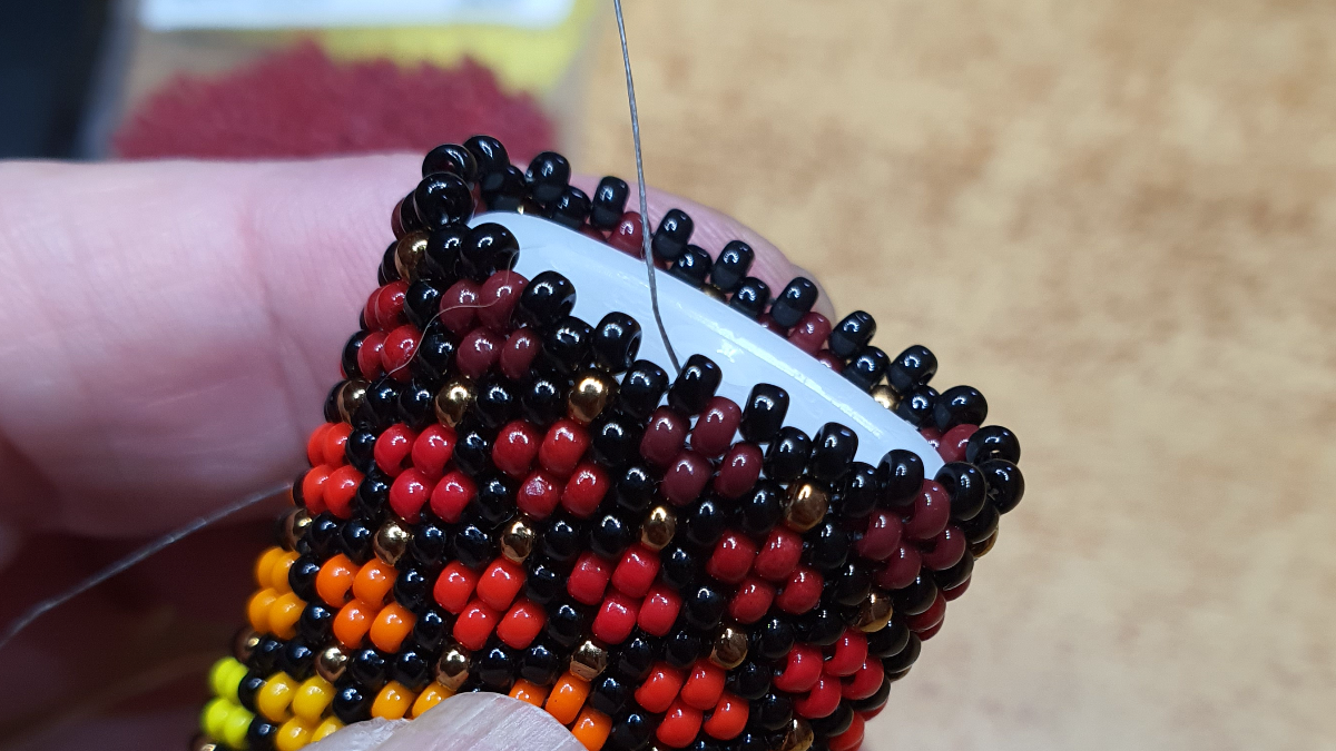 DIY étui à briquet en perles Miyuki 11/0 avec technique peyote : Etape 7