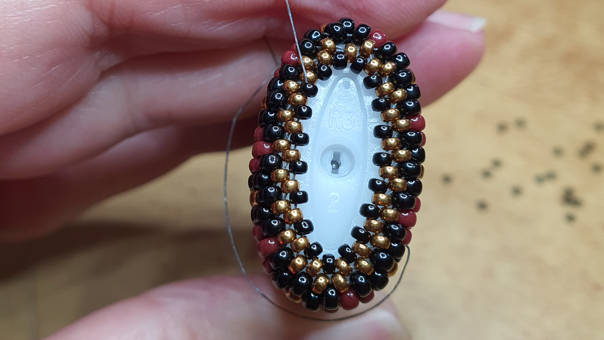 DIY étui à briquet en perles Miyuki 11/0 avec technique peyote : Etape 12