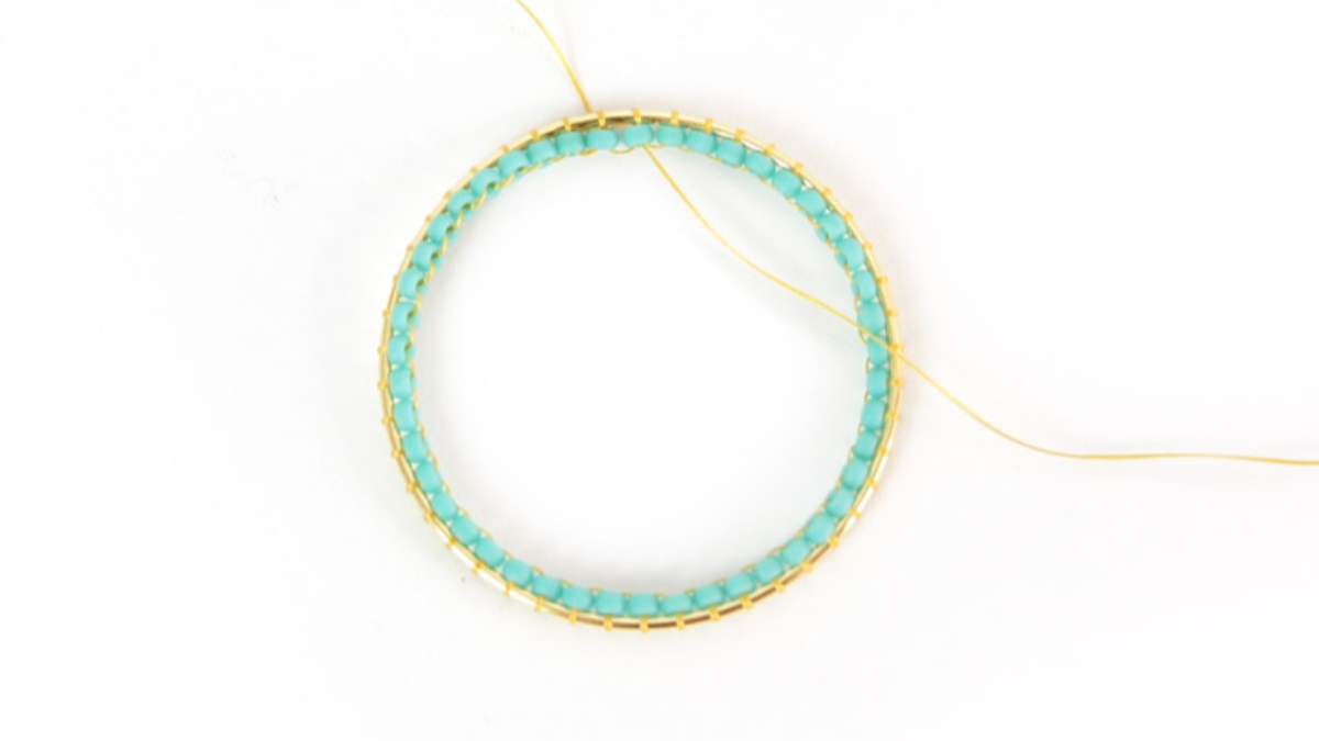 Boucles d'oreilles rondes en perles de rocailles turquoise tissage Brick Stitch : Etape 6