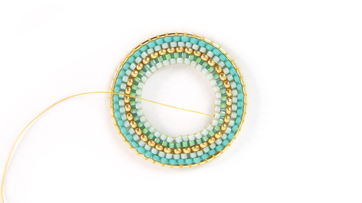 Boucles d'oreilles rondes en perles de rocailles turquoise tissage Brick Stitch : Etape 11