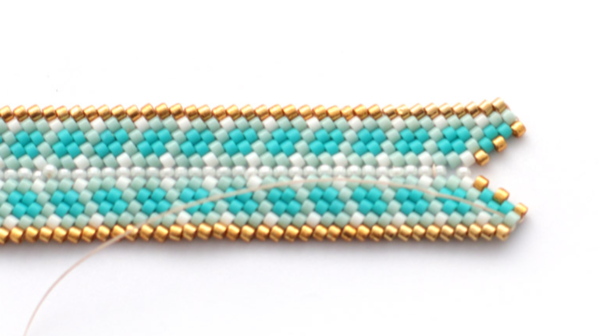 Bracelet Miyuki tissage Mississippi turquoise : Etape 7