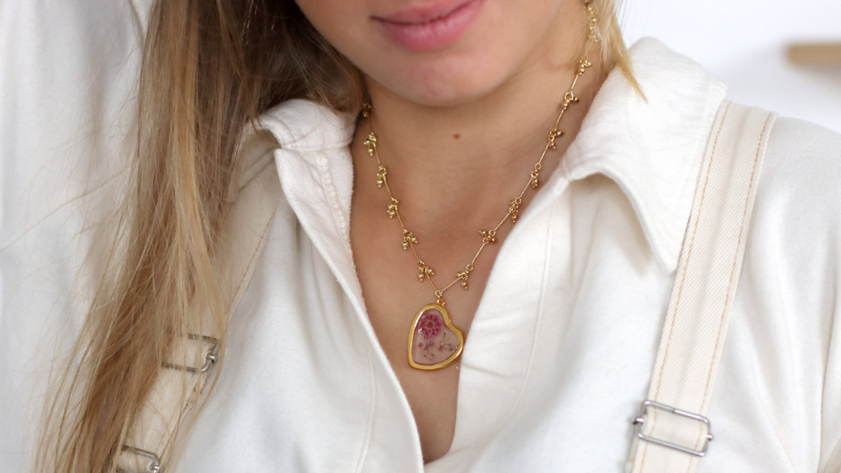 DIY Collier Pendentif Coeur en résine UV LED inclusion de fleurs séchées DIY Collier Pendentif Coeur en résine UV LED inclusion de fleurs séchées