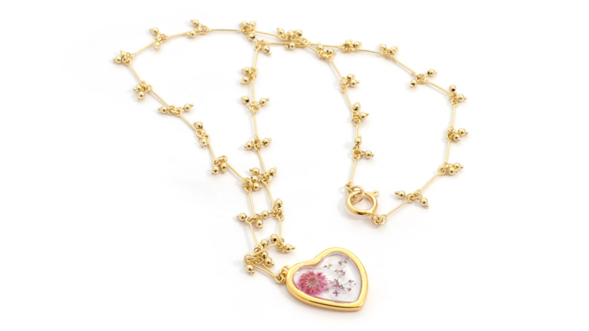 DIY Collier Pendentif Coeur en résine UV LED inclusion de fleurs séchées : Etape 5