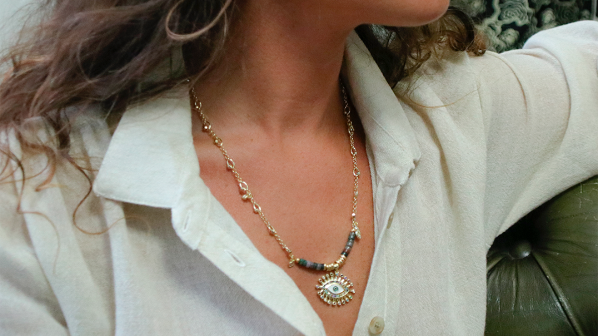 Schéma Collier fantaisie avec pendentif oeil bleu et oxydes de zirconium