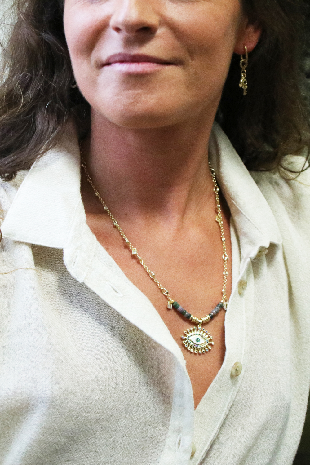 Schéma Collier fantaisie avec pendentif oeil bleu et oxydes de zirconium