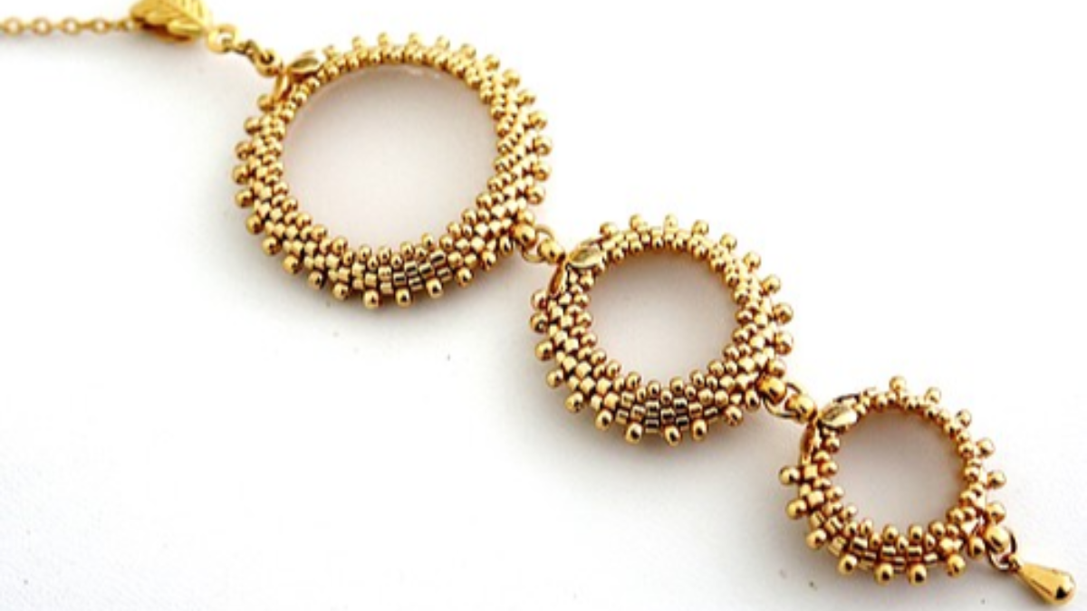 Schéma Pendentif Takamata avec cabochons par Puca sertis de rocailles Miyuki