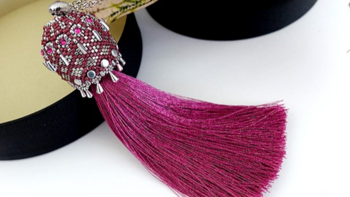 Pendentif Orient avec support en bois Jules et perles Piros et Kalos par Puca