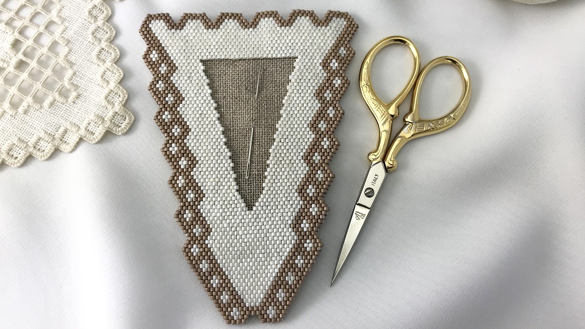 Schéma Etui pour ciseaux de couture en tissage de perles brick stitch avec perles Miyuki Délicas 11/0