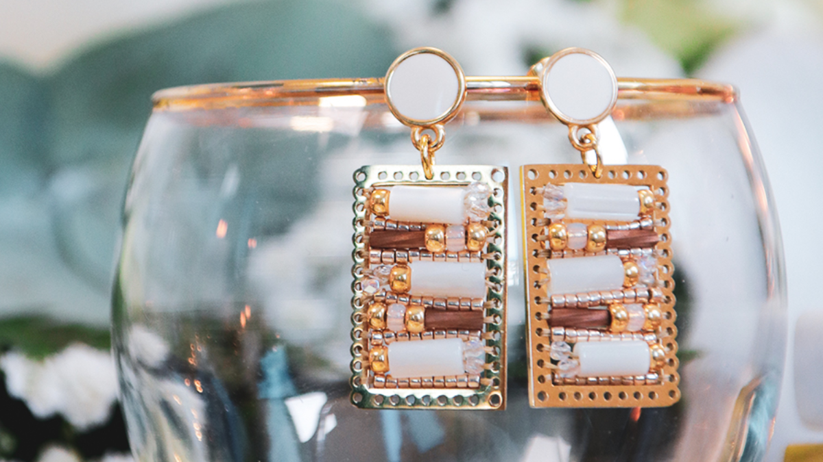 Boucles d'oreilles en tissage de perles nacre et Miyuki