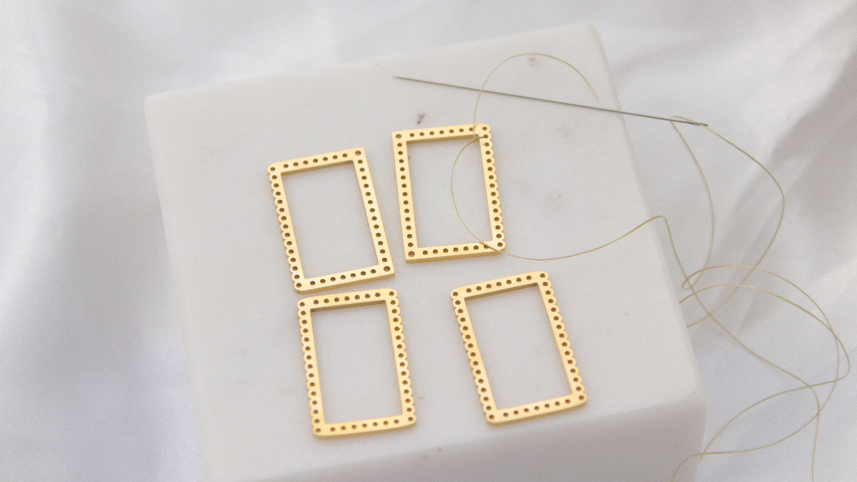 Boucles d'oreilles en tissage de perles nacre et Miyuki : Etape 1