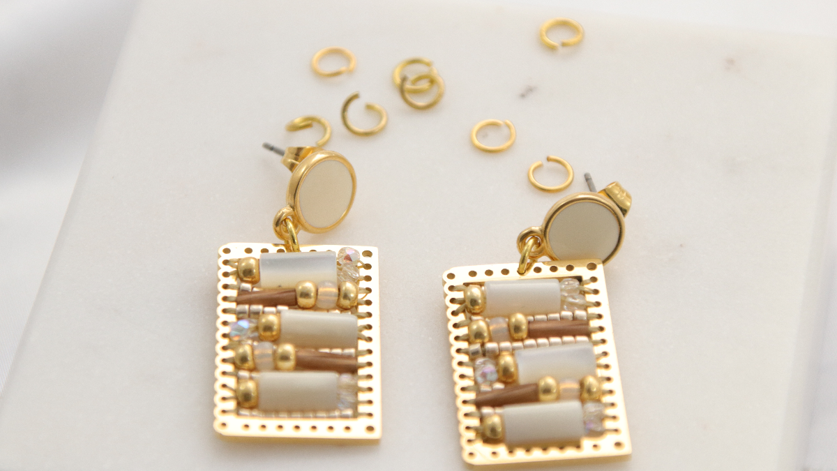 Boucles d'oreilles en tissage de perles nacre et Miyuki : Etape 5