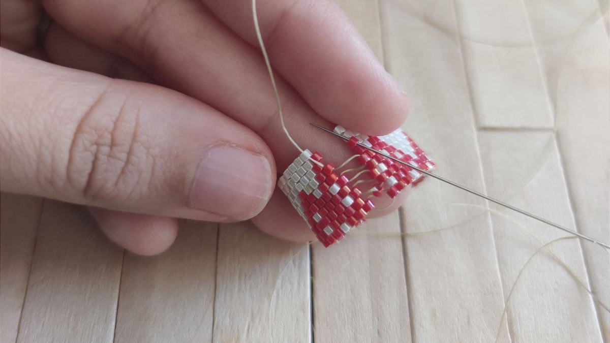 DIY Paquets cadeaux de Noël en relief en tissage de perles Miyuki : Etape 2