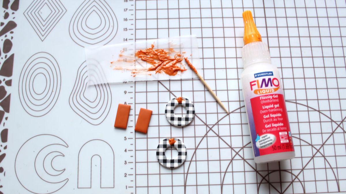 Boucles d'oreilles polymère avec silkscreen motif carreaux vichy : Etape 6