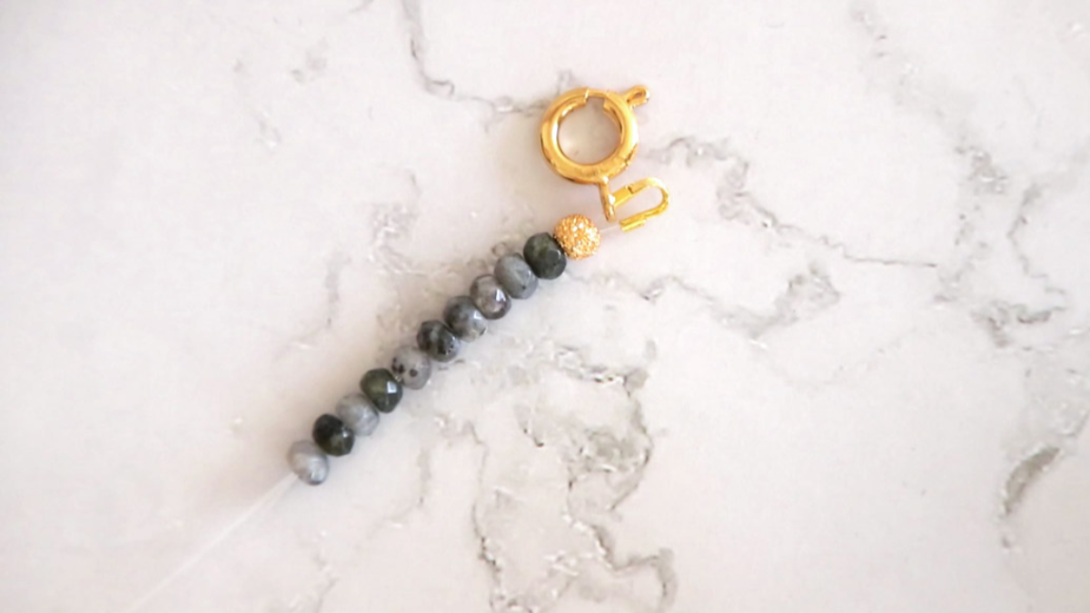 DIY Collier en pierre de jade gris et perles filigranées doré à l'or fin : Etape 2