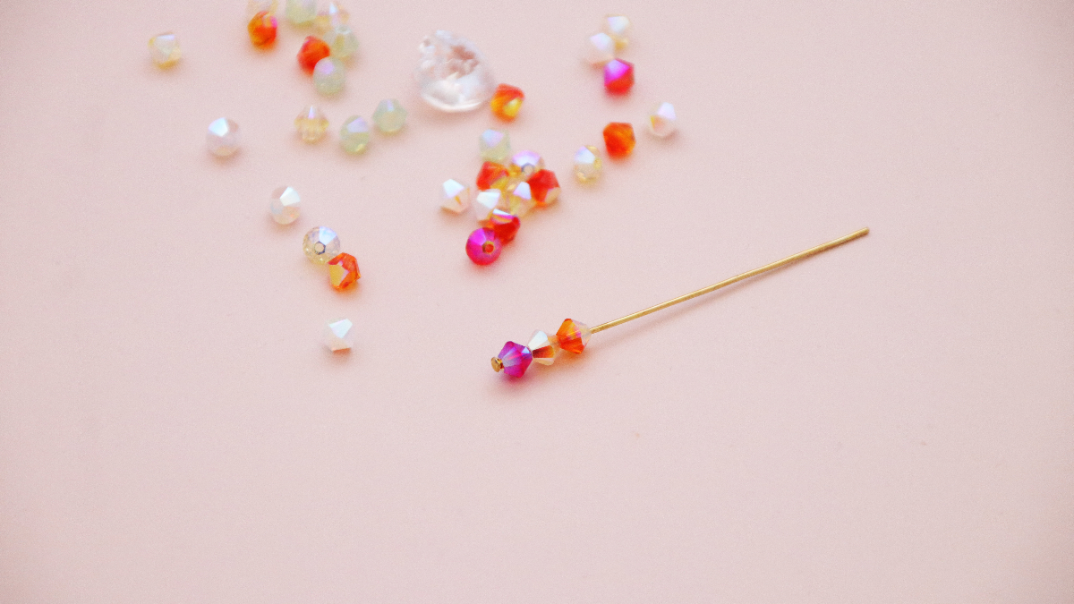 Boucles d'oreilles pendantes LOVE en chaîne maillons et cœurs PureCrystal : Etape 1