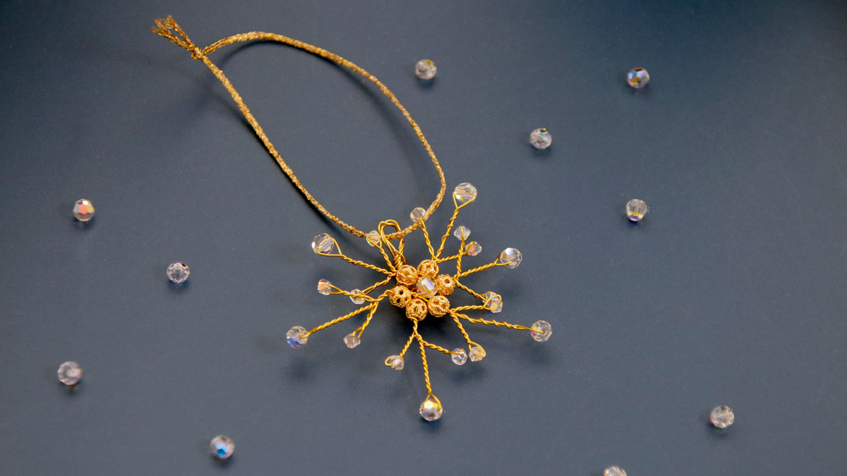Schéma DIY Flocon de neige en perles cristal et fil métallique