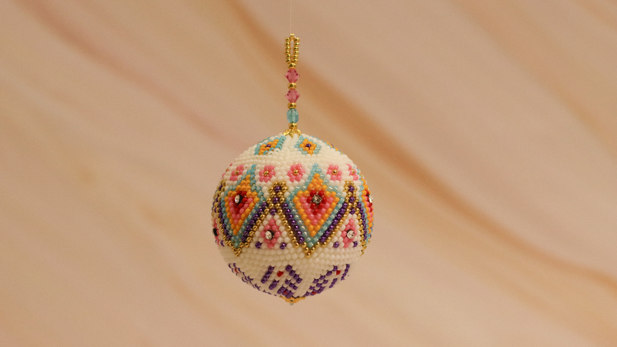Boule de Noël au crochet en perles Miyuki et meshs PureCrystal