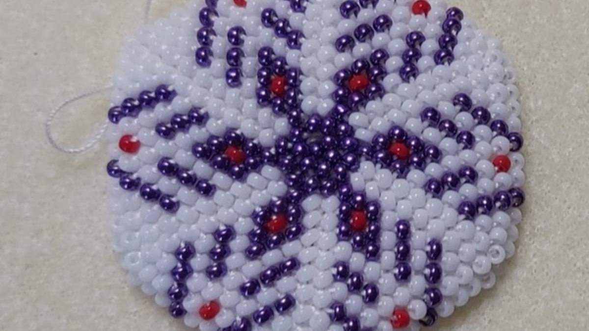 Boule de Noël au crochet en perles Miyuki et meshs PureCrystal : Etape 4