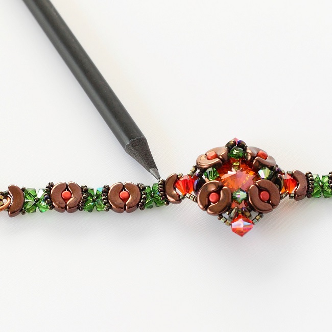 Bracelet été indien avec des perles Arcos© et Minos©, toupies PureCrystal : Etape 19