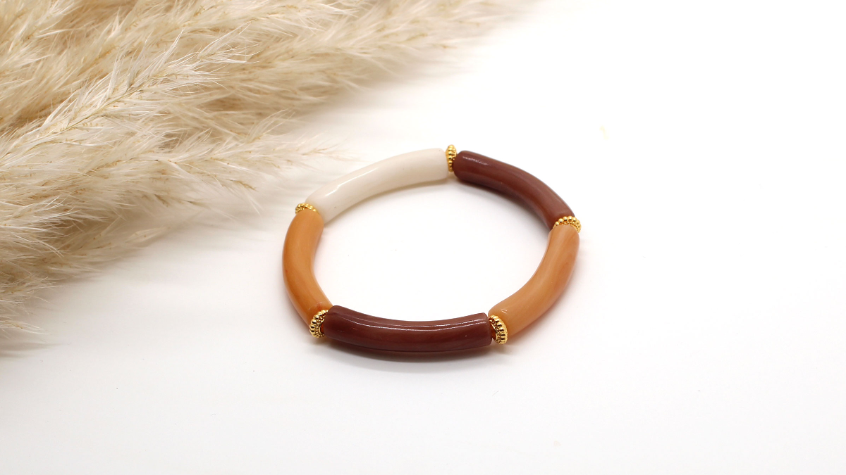 Bracelet élastique perles tubes incurvés en pâte Fimo et Cernit