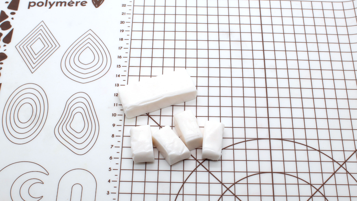 Bracelet élastique perles tubes incurvés en pâte Fimo et Cernit : Etape 1