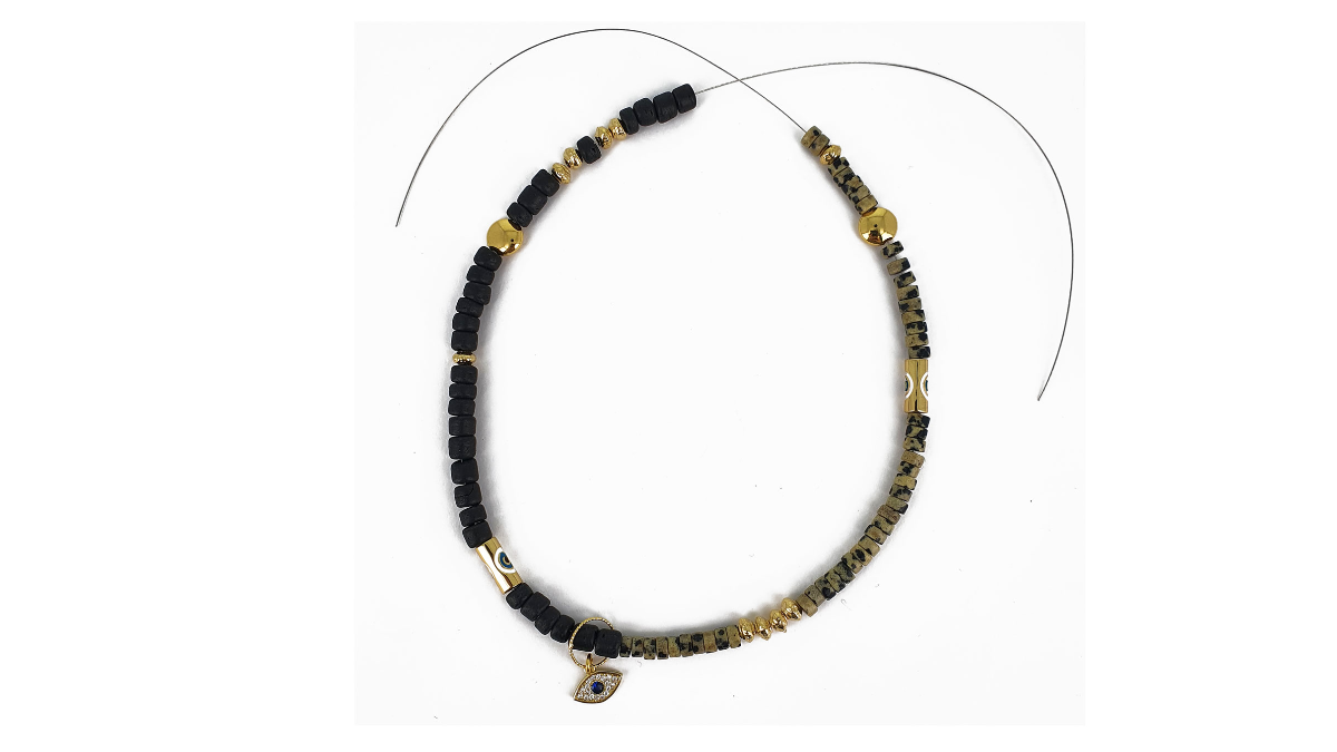 Bijou de téléphone portable avec perles heishi et breloques grigri : Etape 1