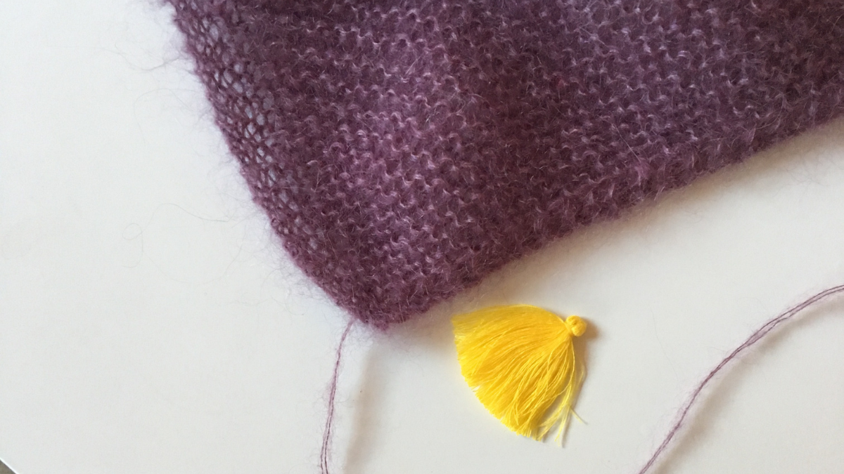 DIY tricot - Trendy châle avec pompons en laine mohair et soie : Etape 7