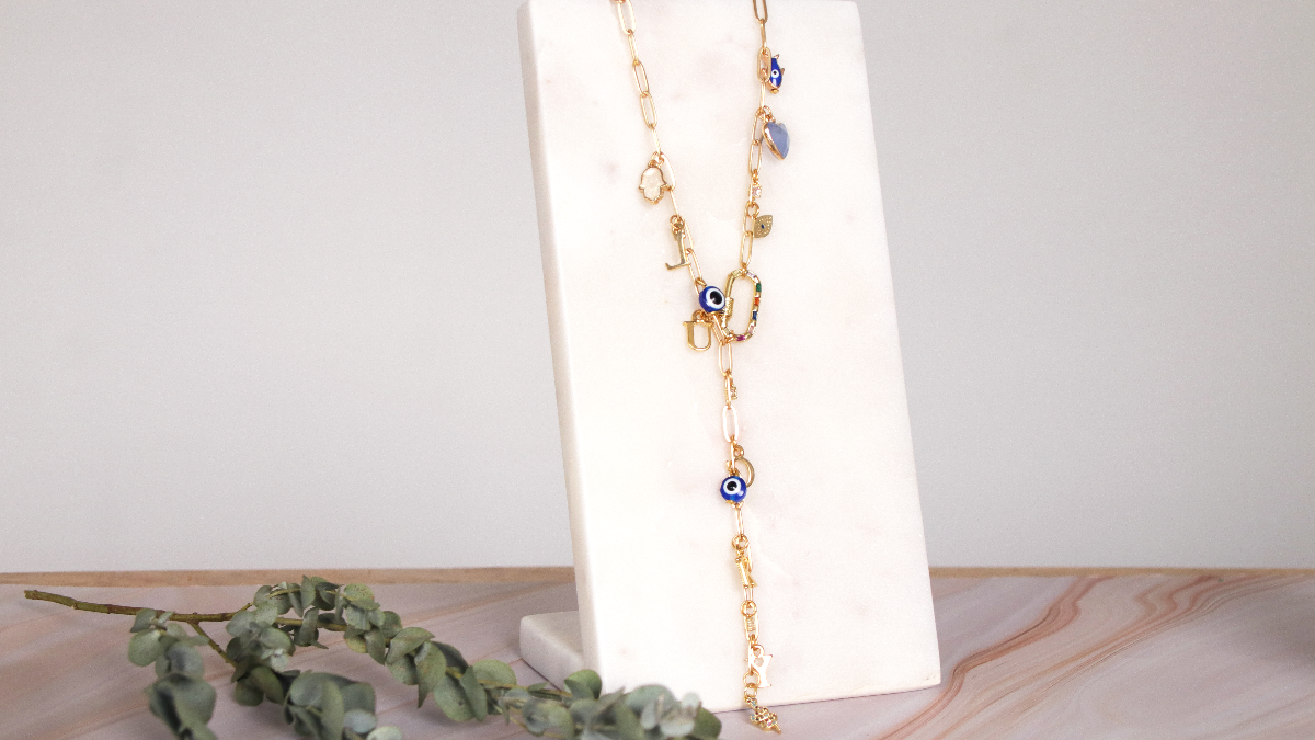 Schéma Tuto DIY Collier Gri-gri Lucky avec breloques et fermoir