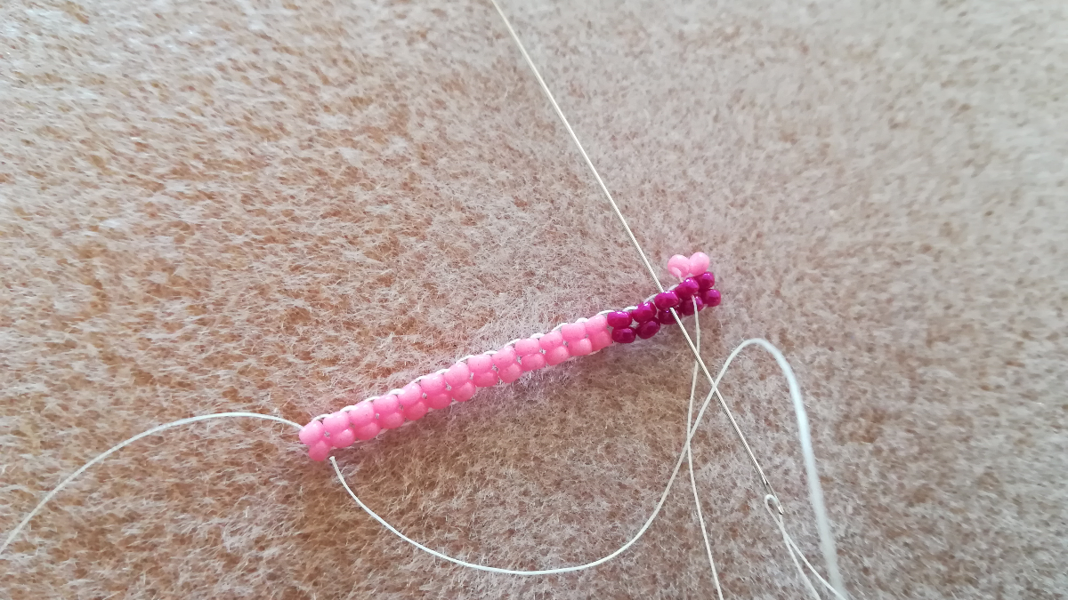 DIY Manchette large motif abstract tissage herringbone et peyote en rocailles Miyuki 11/0 : Etape 4 DIY Manchette large motif abstract tissage herringbone et peyote en rocailles Miyuki 11/0 : Etape 4