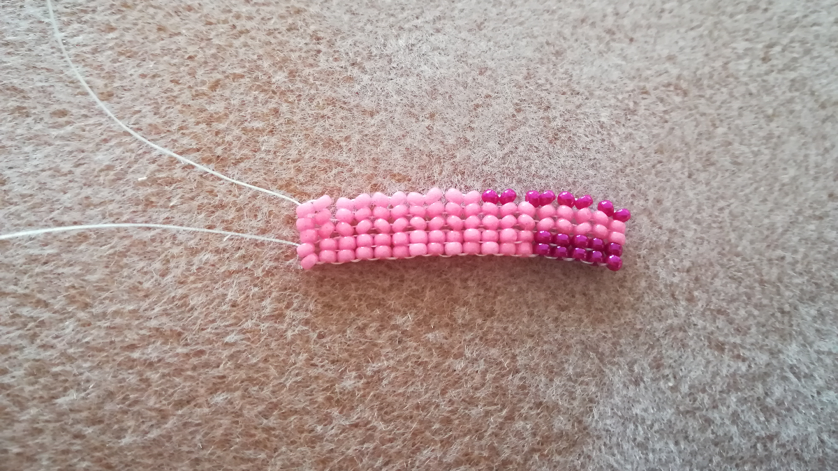 DIY Manchette large motif abstract tissage herringbone et peyote en rocailles Miyuki 11/0 : Etape 6 DIY Manchette large motif abstract tissage herringbone et peyote en rocailles Miyuki 11/0 : Etape 6