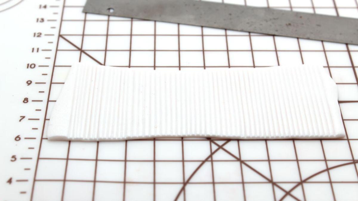 Boucles d'oreilles chips striées en pâte polymère nacrée : Etape 1 Boucles d'oreilles chips striées en pâte polymère nacrée : Etape 1