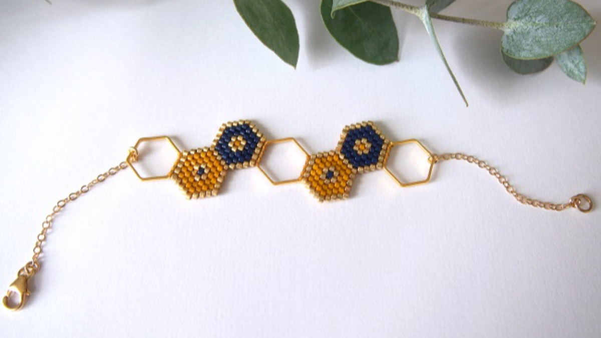 Bracelet intercalaire hexagonal et tissage brickstitch