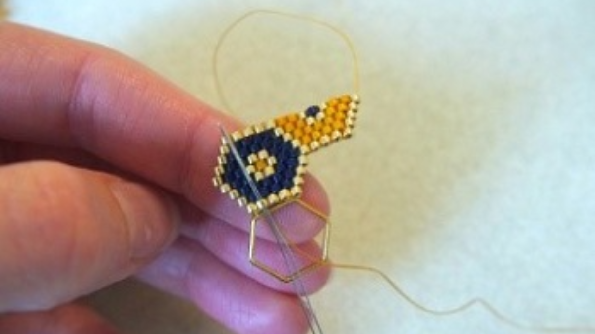 Bracelet intercalaire hexagonal et tissage brickstitch : Etape 6