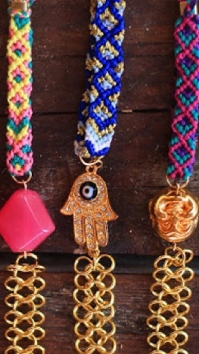 Schéma Bracelet brésilien avec breloques et chaînes multirangs Schéma Bracelet brésilien avec breloques et chaînes multirangs