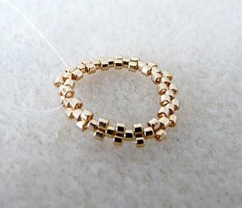 Boucles d'oreilles en perles Arcos® et perles PureCrystal par Puca® : Etape 2