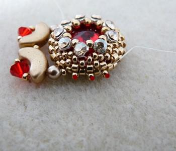 Boucles d'oreilles en perles Arcos® et perles PureCrystal par Puca® : Etape 16