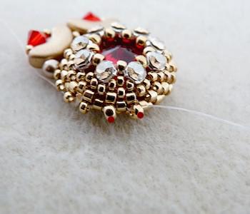 Boucles d'oreilles en perles Arcos® et perles PureCrystal par Puca® : Etape 17