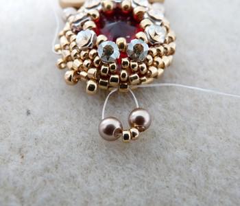 Boucles d'oreilles en perles Arcos® et perles PureCrystal par Puca® : Etape 19