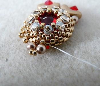 Boucles d'oreilles en perles Arcos® et perles PureCrystal par Puca® : Etape 20