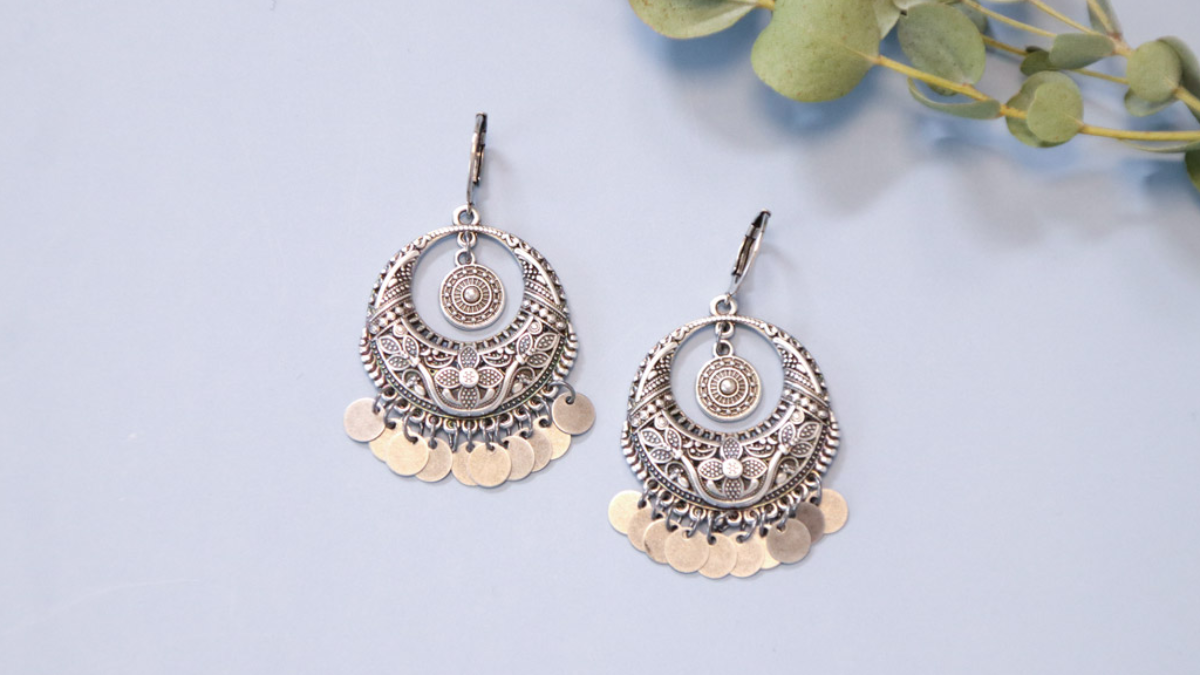 Boucles d'oreilles bohèmes argenté vieilli et sequins