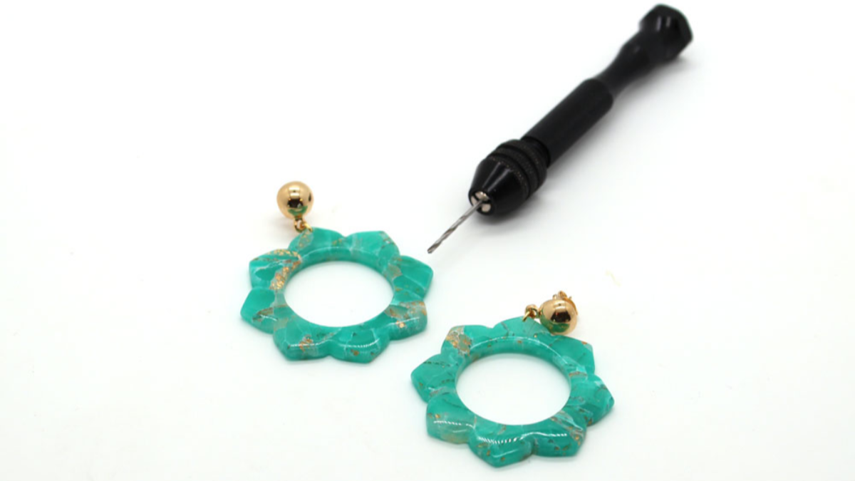 Boucles d'oreilles forme mandala et effet pierre en pâte polymère : Etape 11
