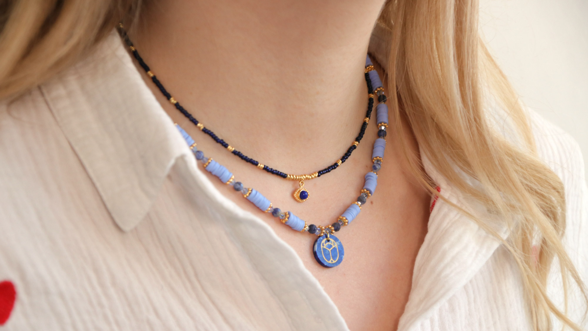 Duo de colliers gri-gri en sodalite et lapis lazuli pendentif scarabée