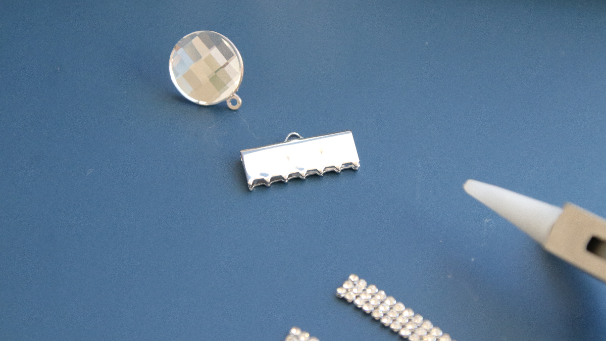 DIY Boucles d'oreilles pendantes Crystal Mesh strass et cabochons PureCrystal : Etape 3