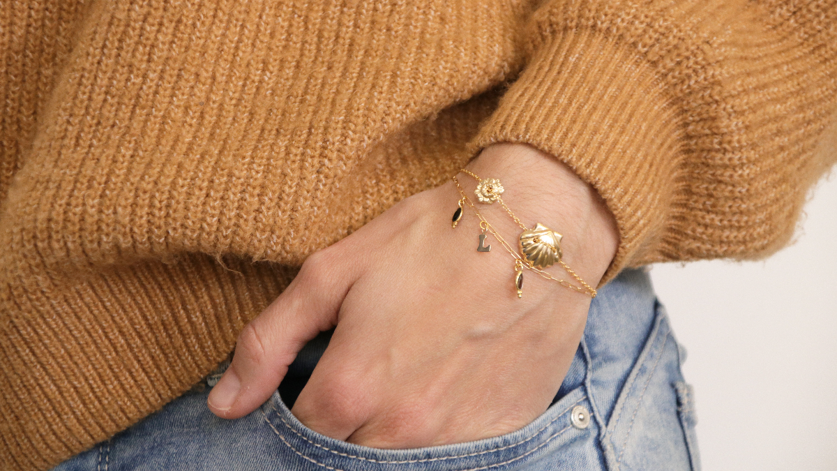 Schéma Tuto DIY Bracelet fin pour femme en gold filled (or laminé) avec coquillage et breloques grigri Quartz fumé
