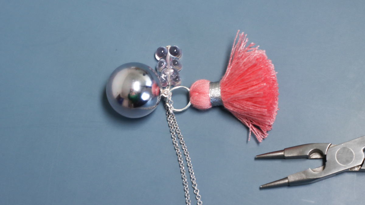 DIY Bola de grossesse tendance avec gros maillons et ourson : Etape 5