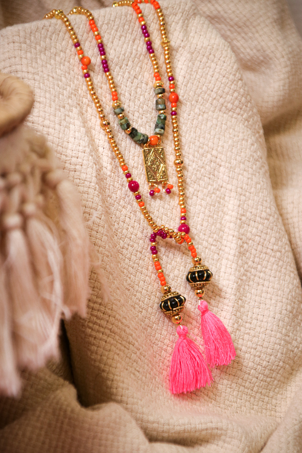 Schéma DIY Bijoux bohème avec perles heishi Turquoise africaine, graines naturelles et rocailles