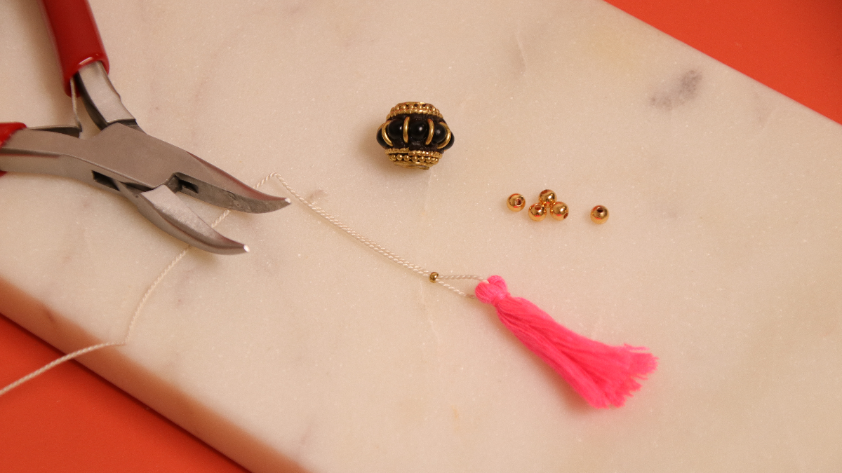 DIY Bijoux bohème avec perles heishi Turquoise africaine, graines naturelles et rocailles : Etape 2