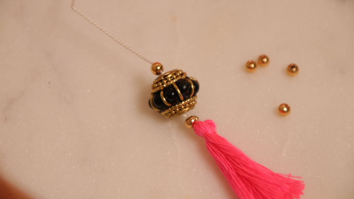 DIY Bijoux bohème avec perles heishi Turquoise africaine, graines naturelles et rocailles : Etape 4